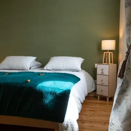 Nocleg ze śniadaniem Domaine Saint Michel & *