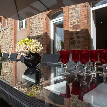 Domaine Saint Michel & *